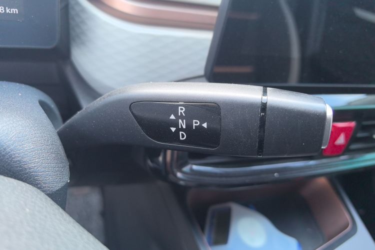 Used SOL E10X 2021 302 km Range Luxury Version 31.4 kWh Gear Lever