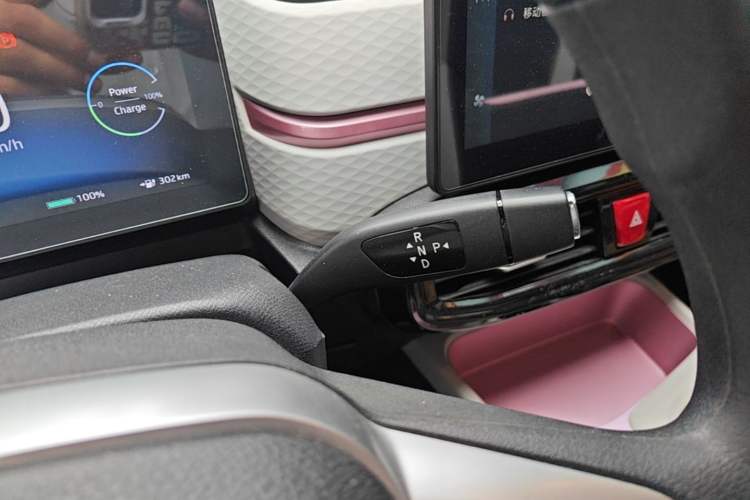 Used SOL E10X 2021 302 km Range Fashion Edition 31.4 kWh Gear Lever