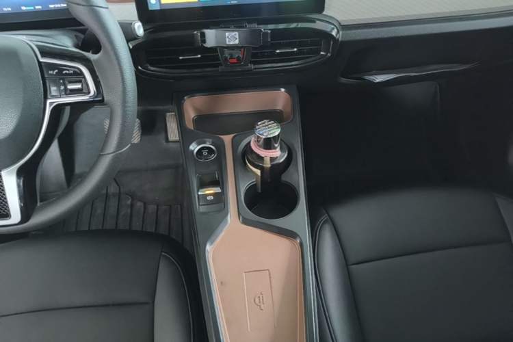 Used SOL E10X 2021 302 km Range Fashion Edition 31.4 kWh Gear Lever