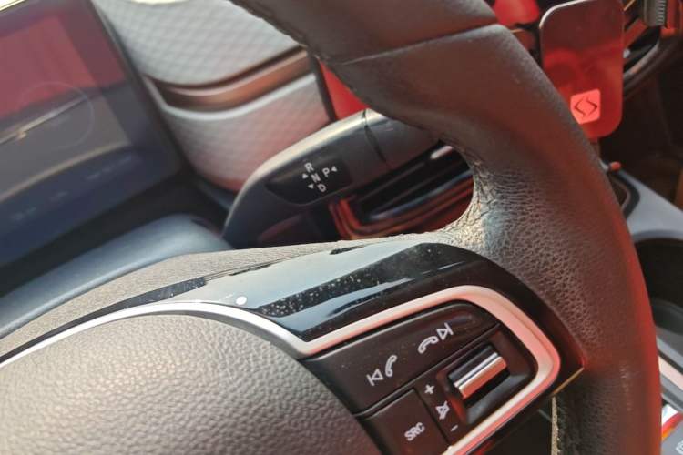 Used SOL E10X 2021 302 km Range Fashion Edition 30.2 kWh Gear Lever