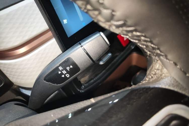 Used SOL E10X 2021 302 km Range Fashion Edition 31.4 kWh Gear Lever