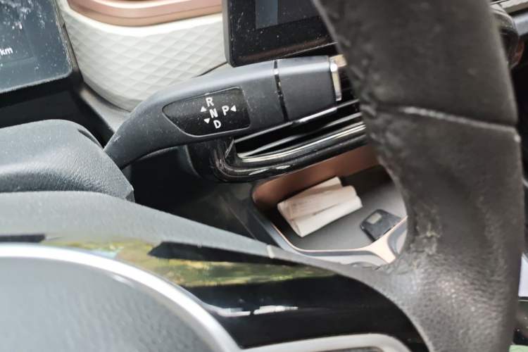 Used SOL E10X 2021 302 km Range Fashion Edition 31.4 kWh Gear Lever