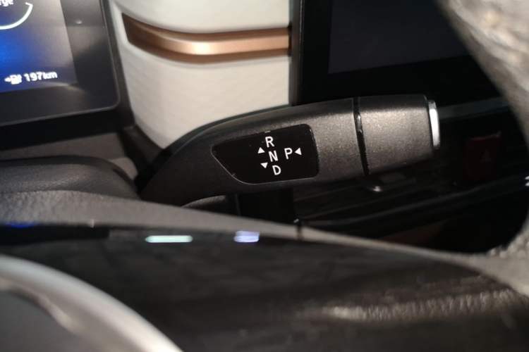 Used SOL E10X 2021 302 km Range Fashion Edition 31.4 kWh Gear Lever