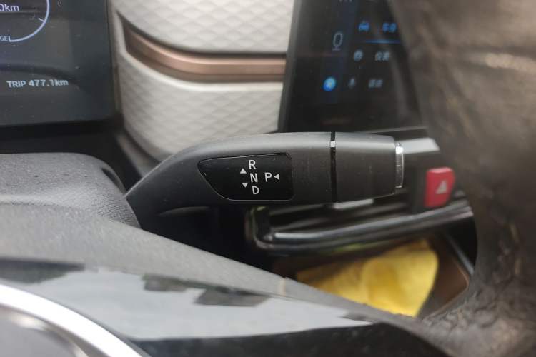 Used SOL E10X 2021 302 km Range Luxury Version 30.2 kWh Gear Lever