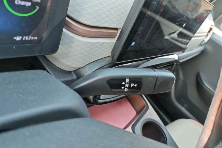 Used SOL E10X 2021 302km Range Superior Version 30.2 kWh Gear Lever