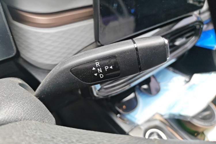 Used SOL E10X 2021 302 km Range Fashion Edition 31.4 kWh Gear Lever