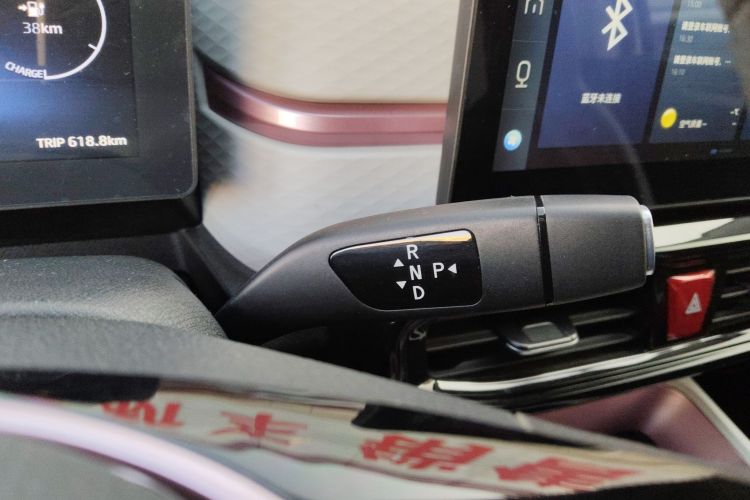 Used SOL E10X 2021 302 km Range Luxury Version 30.2 kWh Gear Lever