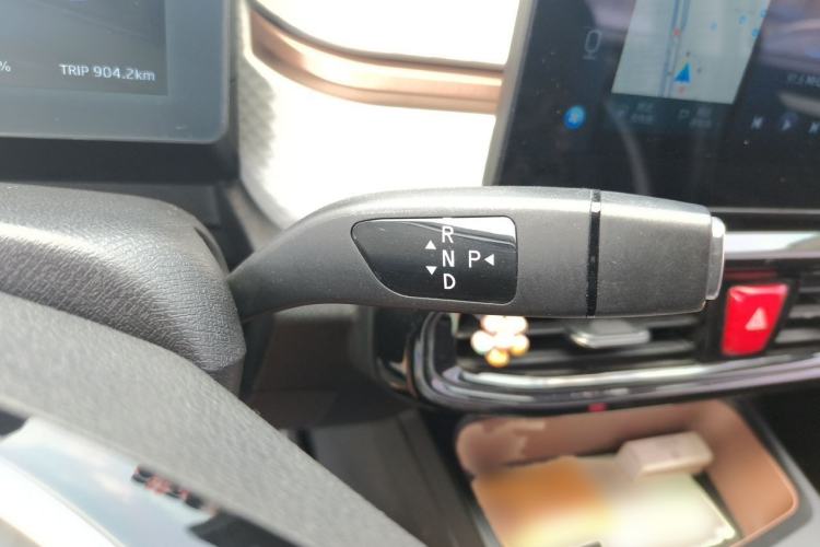 Used SOL E10X 2021 302 km Range Luxury Version 31.4 kWh Gear Lever