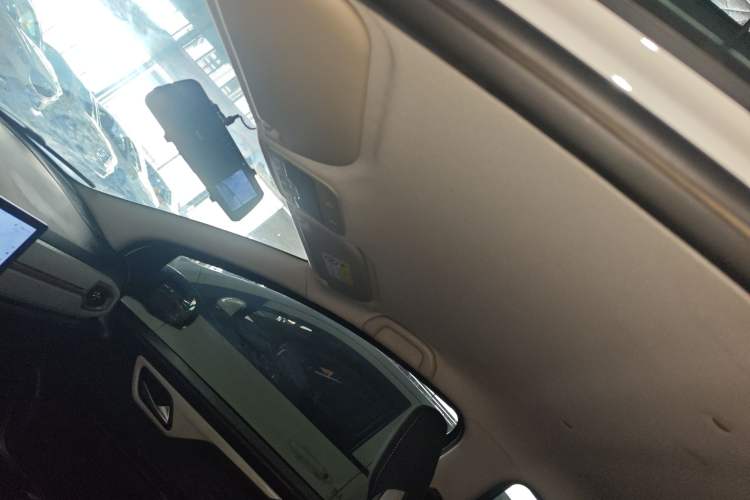 Used SOL E10X 2021 302 km Range Luxury Version 31.4 kWh Headliner