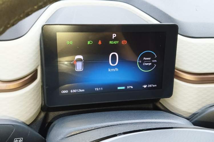 Used SOL E10X 2021 302 km Range Fashion Edition 31.4 kWh Instrument Cluster