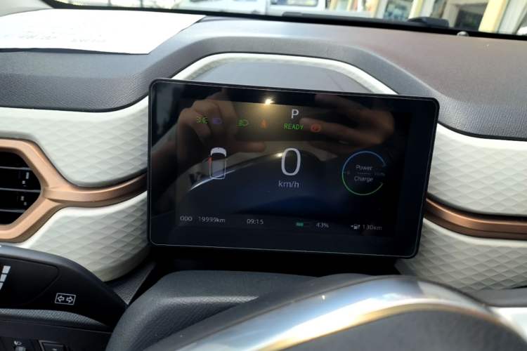 Used SOL E10X 2021 302 km Range Luxury Version 31.4 kWh Instrument Cluster