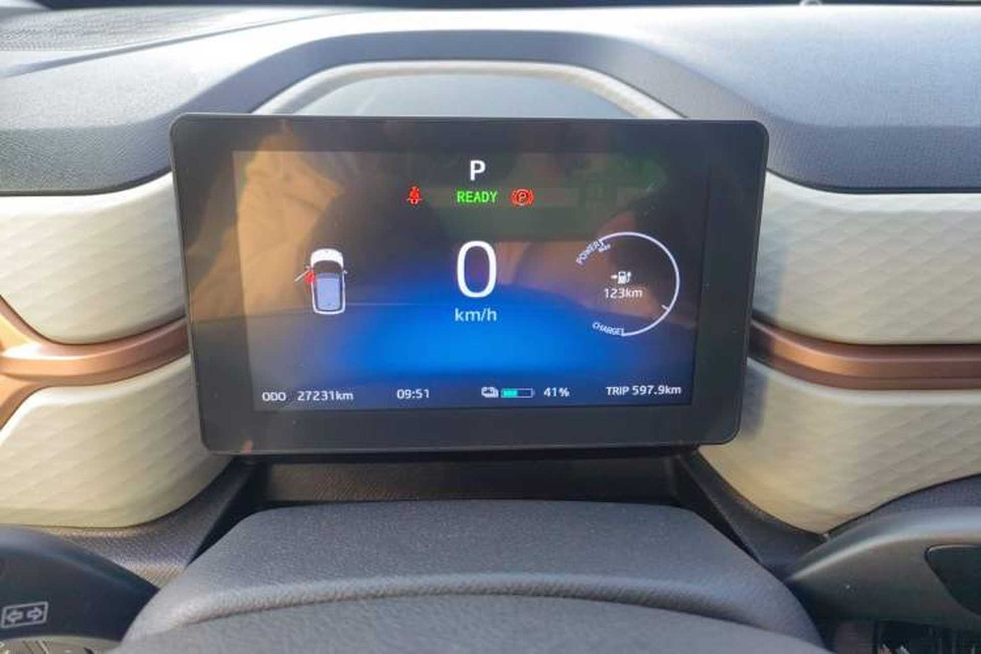 Used SOL E10X 2021 302 km Range Fashion Edition 30.2 kWh Instrument Cluster