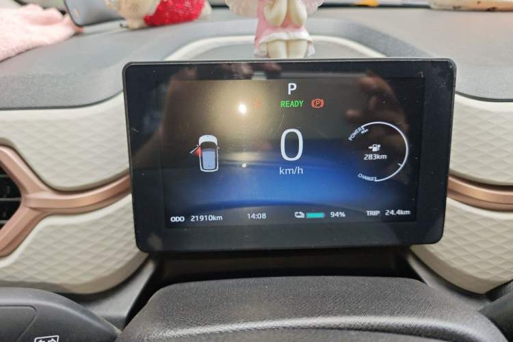 Used SOL E10X 2021 302 km Range Fashion Edition 31.4 kWh Instrument Cluster