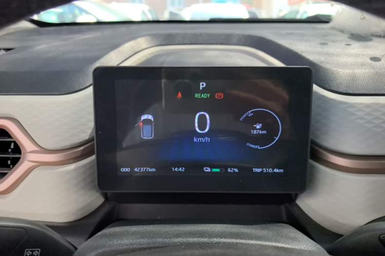 Used SOL E10X 2021 302 km Range Luxury Version 31.4 kWh Instrument Cluster