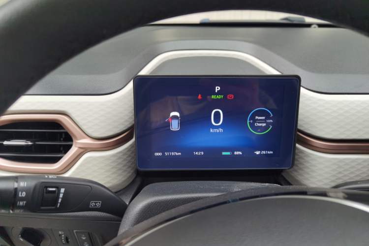 Used SOL E10X 2021 302 km Range Luxury Version 30.2 kWh Instrument Cluster