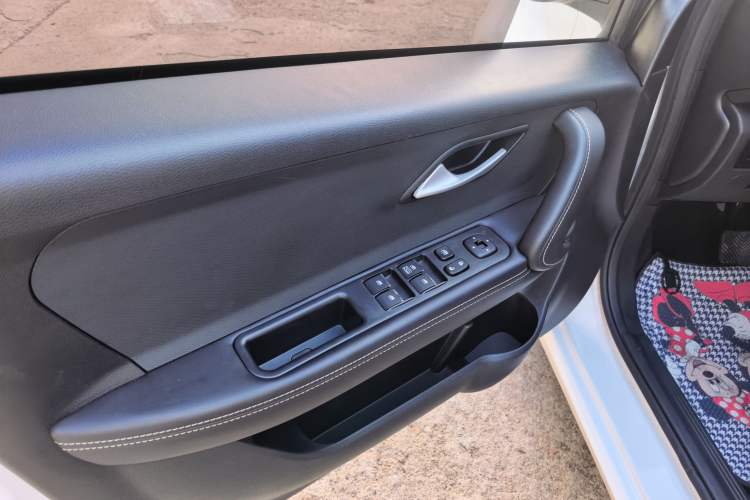Used SOL E10X 2021 200km Classic Type Interior 1