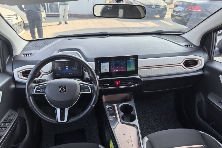 Used SOL E10X 2021 302 km Range Luxury Version 31.4 kWh Interior 1