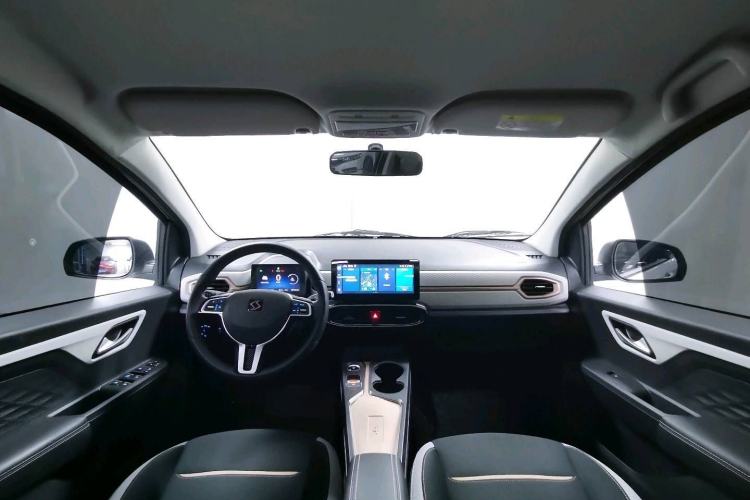Used SOL E10X 2021 302 km Range Fashion Edition 31.4 kWh Interior 1