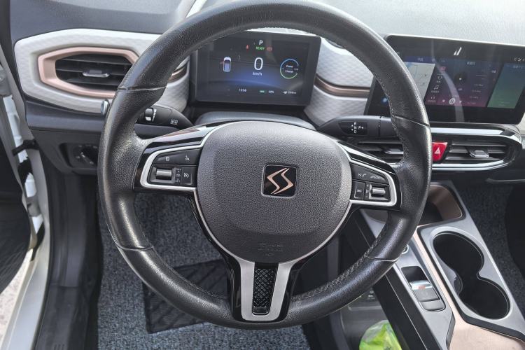 Used SOL E10X 2021 302 km Range Luxury Version 31.4 kWh Interior 2