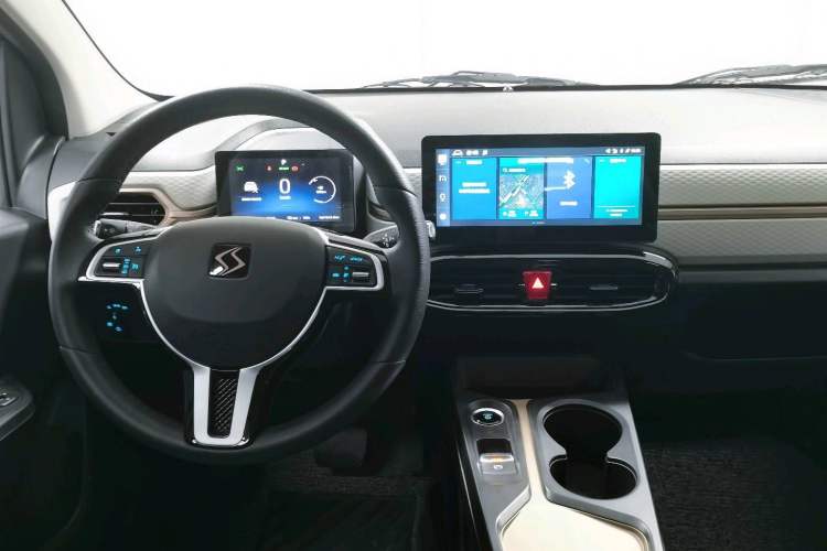 Used SOL E10X 2021 302 km Range Fashion Edition 31.4 kWh Interior 2