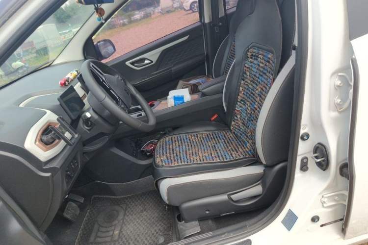 Used SOL E10X 2021 302 km Range Luxury Version 31.4 kWh Interior 4