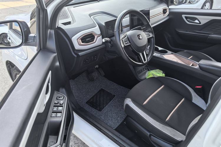 Used SOL E10X 2021 302 km Range Luxury Version 31.4 kWh Interior 6