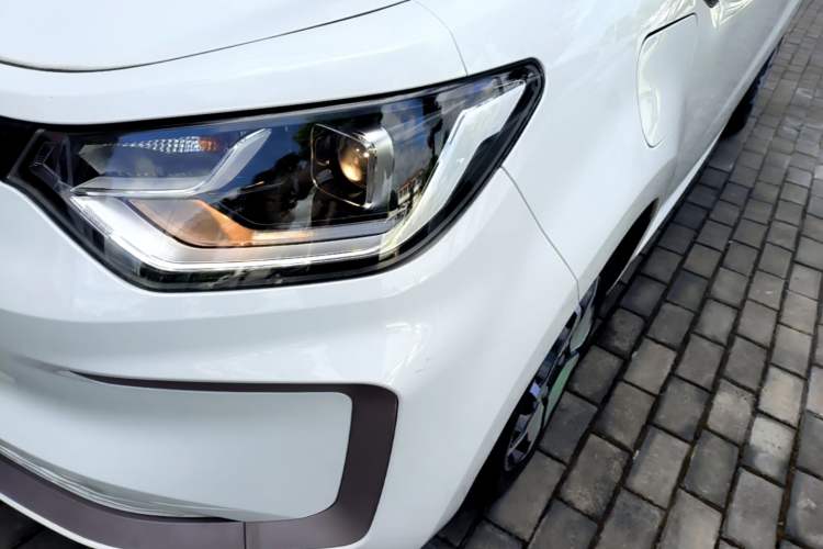 Used SOL E10X 2021 302 km Range Luxury Version 31.4 kWh Left Front Headlight