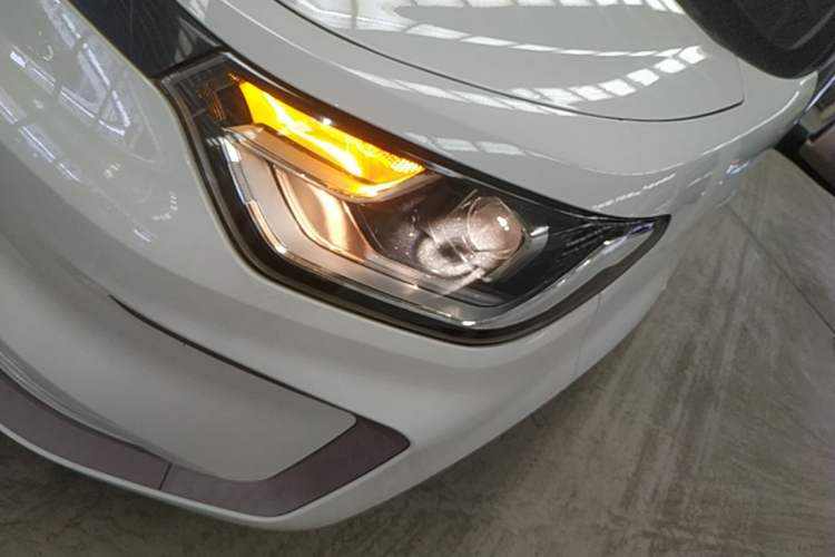 Used SOL E10X 2021 302 km Range Fashion Edition 31.4 kWh Left Front Headlight