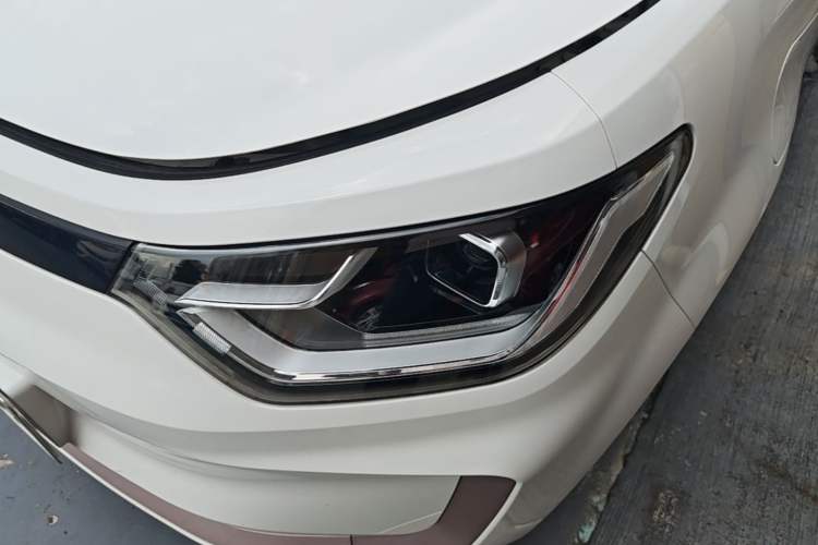 Used SOL E10X 2021 302 km Range Fashion Edition 31.4 kWh Left Front Headlight