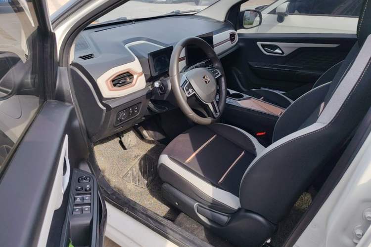 Used SOL E10X 2021 302 km Range Fashion Edition 31.4 kWh Left Front Seat