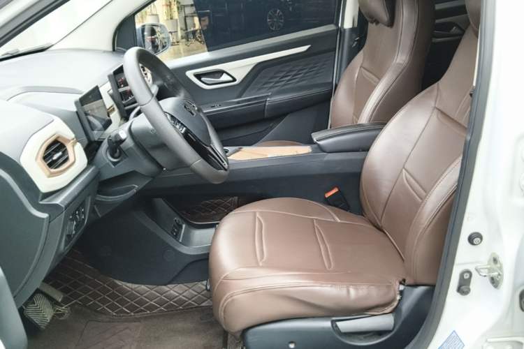 Used SOL E10X 2021 302 km Range Fashion Edition 31.4 kWh Left Front Seat