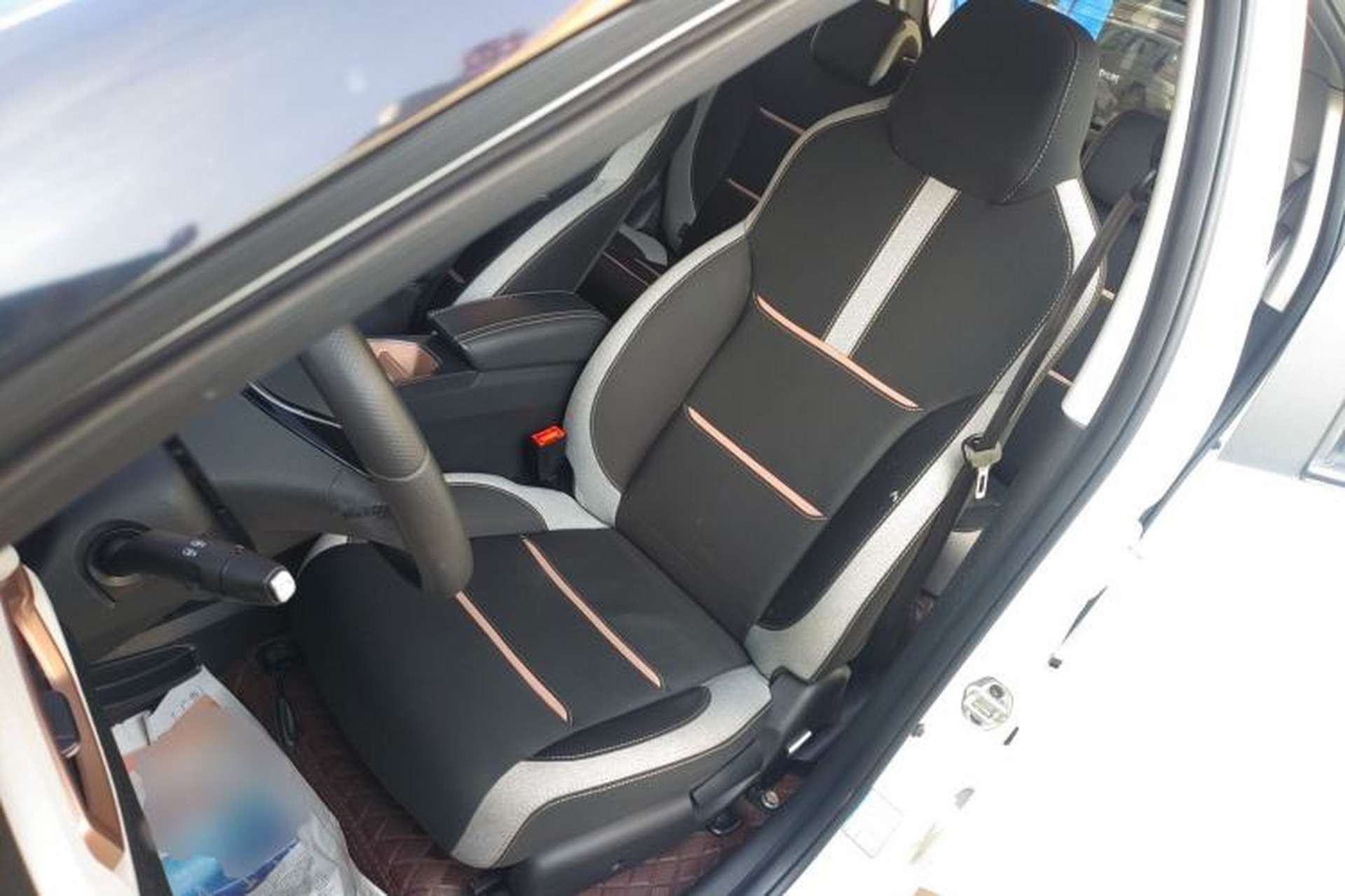 Used SOL E10X 2021 302 km Range Fashion Edition 30.2 kWh Left Front Seat