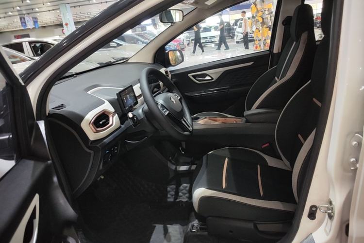 Used SOL E10X 2021 302 km Range Fashion Edition 31.4 kWh Left Front Seat