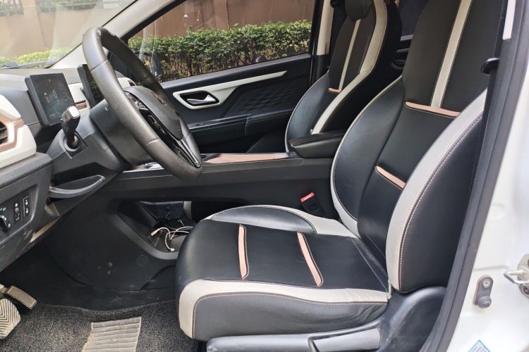 Used SOL E10X 2021 302 km Range Fashion Edition 31.4 kWh Left Front Seat