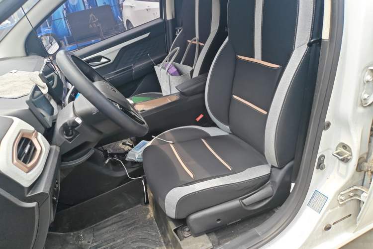 Used SOL E10X 2021 302 km Range Fashion Edition 31.4 kWh Left Front Seat