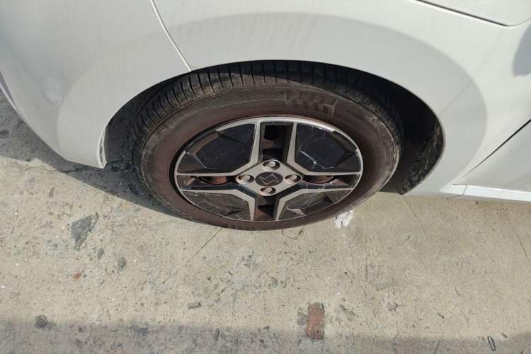 Used SOL E10X 2021 302 km Range Fashion Edition 31.4 kWh Left Front Wheel Hub
