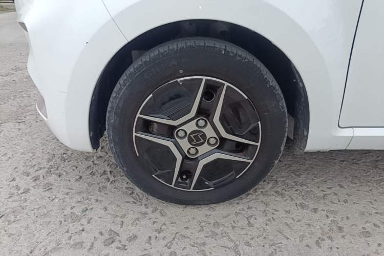 Used SOL E10X 2021 302 km Range Luxury Version 31.4 kWh Left Front Wheel Hub