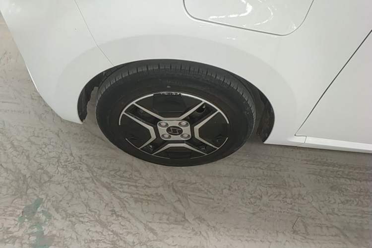 Used SOL E10X 2021 302 km Range Fashion Edition 31.4 kWh Left Front Wheel Hub