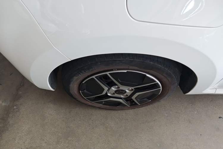 Used SOL E10X 2021 302 km Range Fashion Edition 31.4 kWh Left Front Wheel Hub