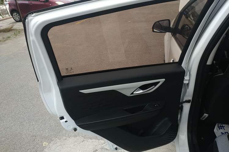 Used SOL E10X 2021 302 km Range Luxury Version 31.4 kWh Left Rear Door Interior