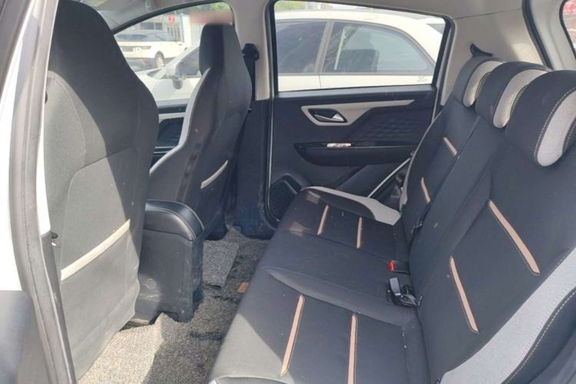 Used SOL E10X 2021 302 km Range Fashion Edition 31.4 kWh Left Rear Seat