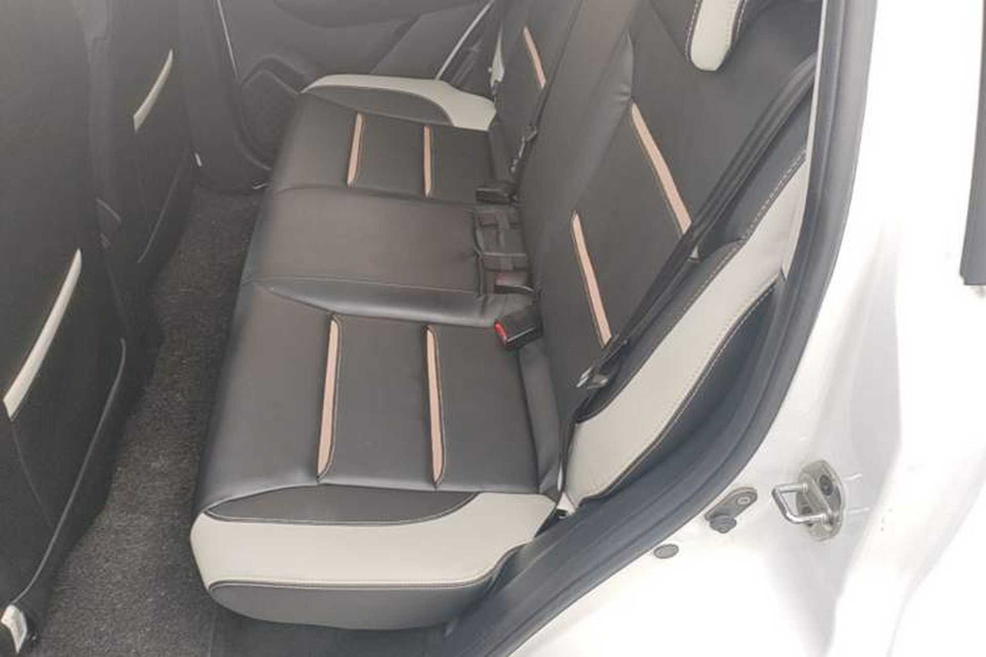 Used SOL E10X 2021 302 km Range Fashion Edition 30.2 kWh Left Rear Seat