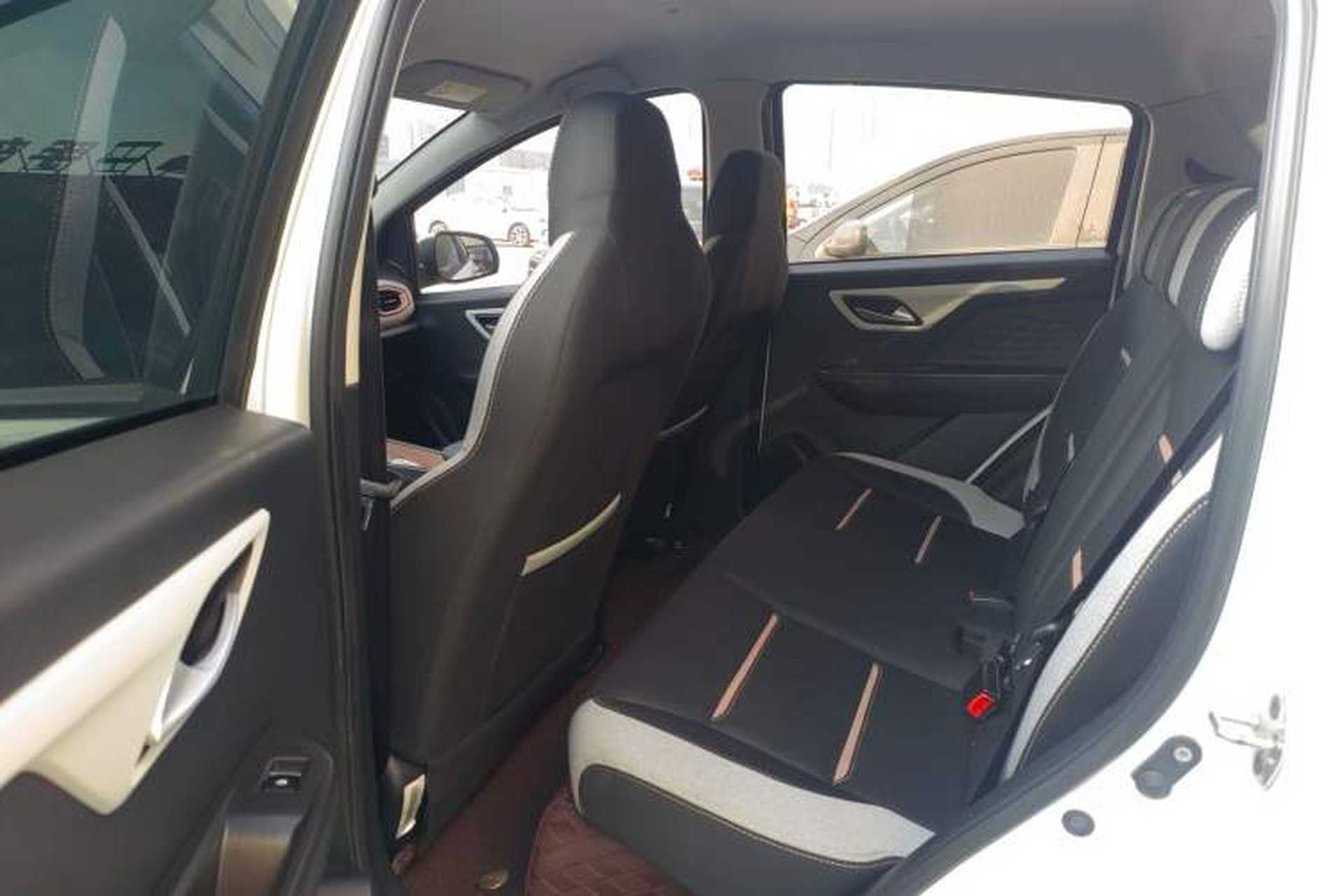 Used SOL E10X 2021 302 km Range Fashion Edition 30.2 kWh Left Rear Seat