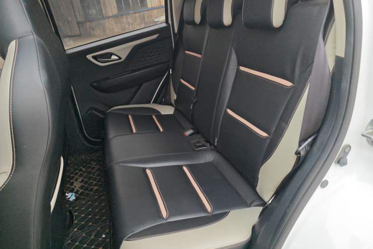 Used SOL E10X 2021 302 km Range Ultra-Advanced Version 31.4 kWh Left Rear Seat
