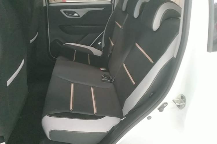 Used SOL E10X 2021 302 km Range Fashion Edition 31.4 kWh Left Rear Seat