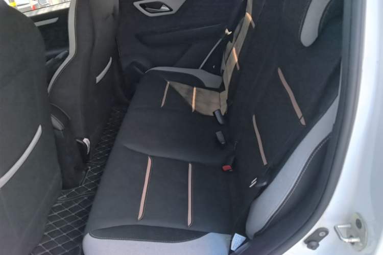Used SOL E10X 2021 302 km Range Luxury Version 31.4 kWh Left Rear Seat