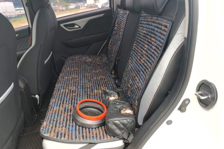 Used SOL E10X 2021 302 km Range Luxury Version 31.4 kWh Left Rear Seat