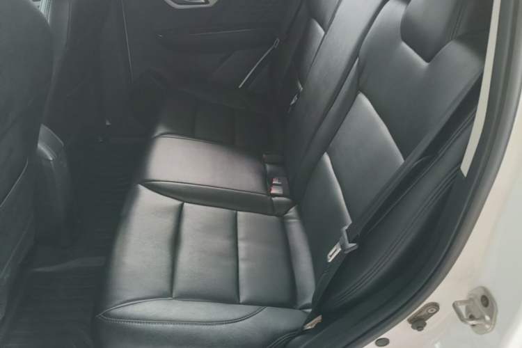 Used SOL E10X 2021 302 km Range Fashion Edition 31.4 kWh Left Rear Seat
