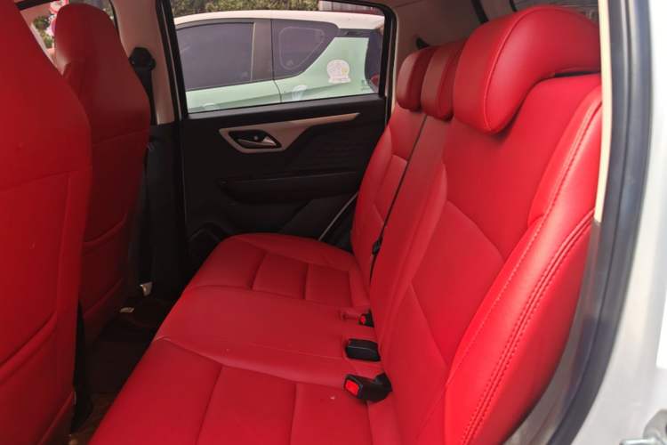 Used SOL E10X 2021 302 km Range Fashion Edition 30.2 kWh Left Rear Seat