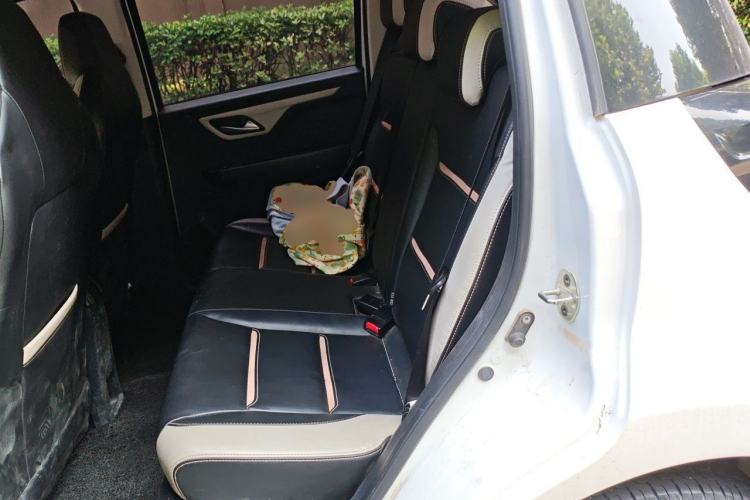 Used SOL E10X 2021 302 km Range Fashion Edition 31.4 kWh Left Rear Seat